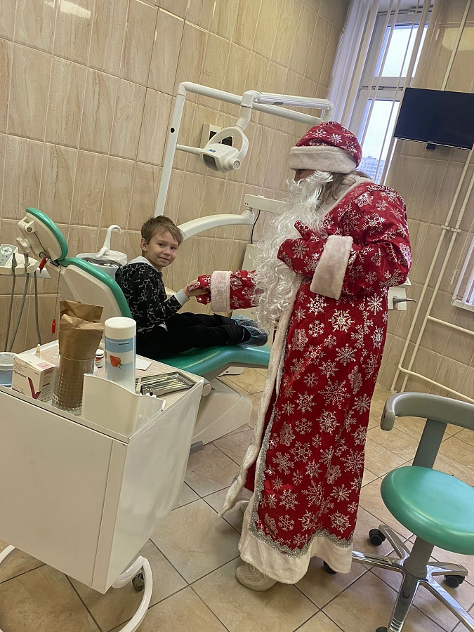 Настоящий Дед Мороз был замечен в детской поликлинике № 2 накануне Нового года.