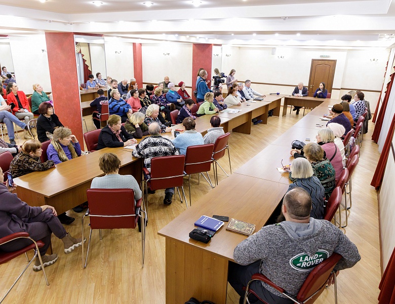 В Красковском культурном центре состоялась встреча жителей с руководством Люберецкой областной больницы 