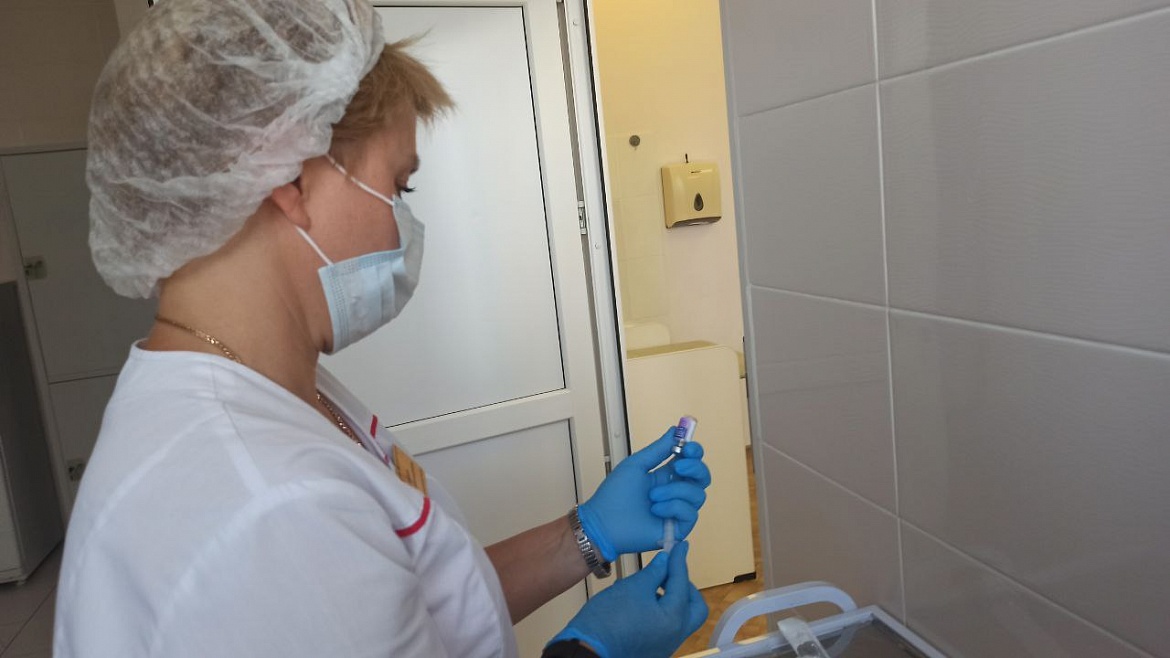 Почти 500 подростков вакцинировали от Сovid-19 в детских поликлиниках Люберецкой областной больницы 