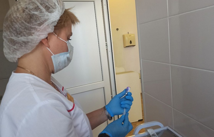 Почти 500 подростков вакцинировали от Сovid-19 в детских поликлиниках Люберецкой областной больницы 