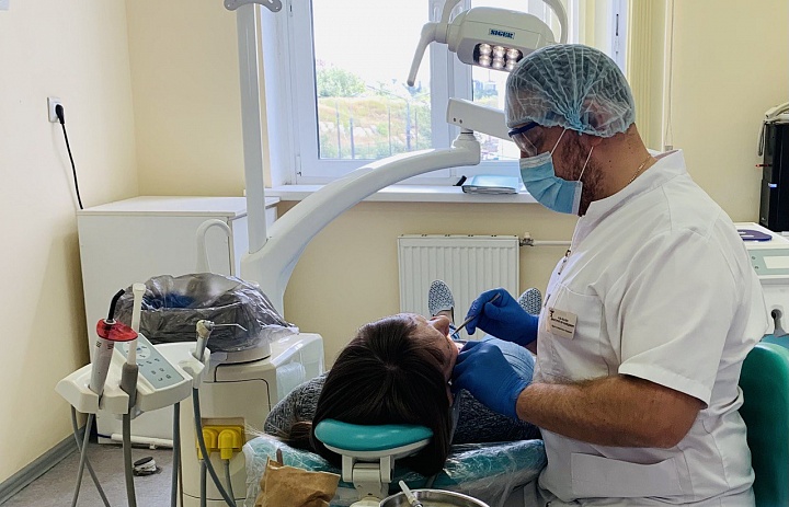 Какое стоматологическое лечение возможно получить по ОМС